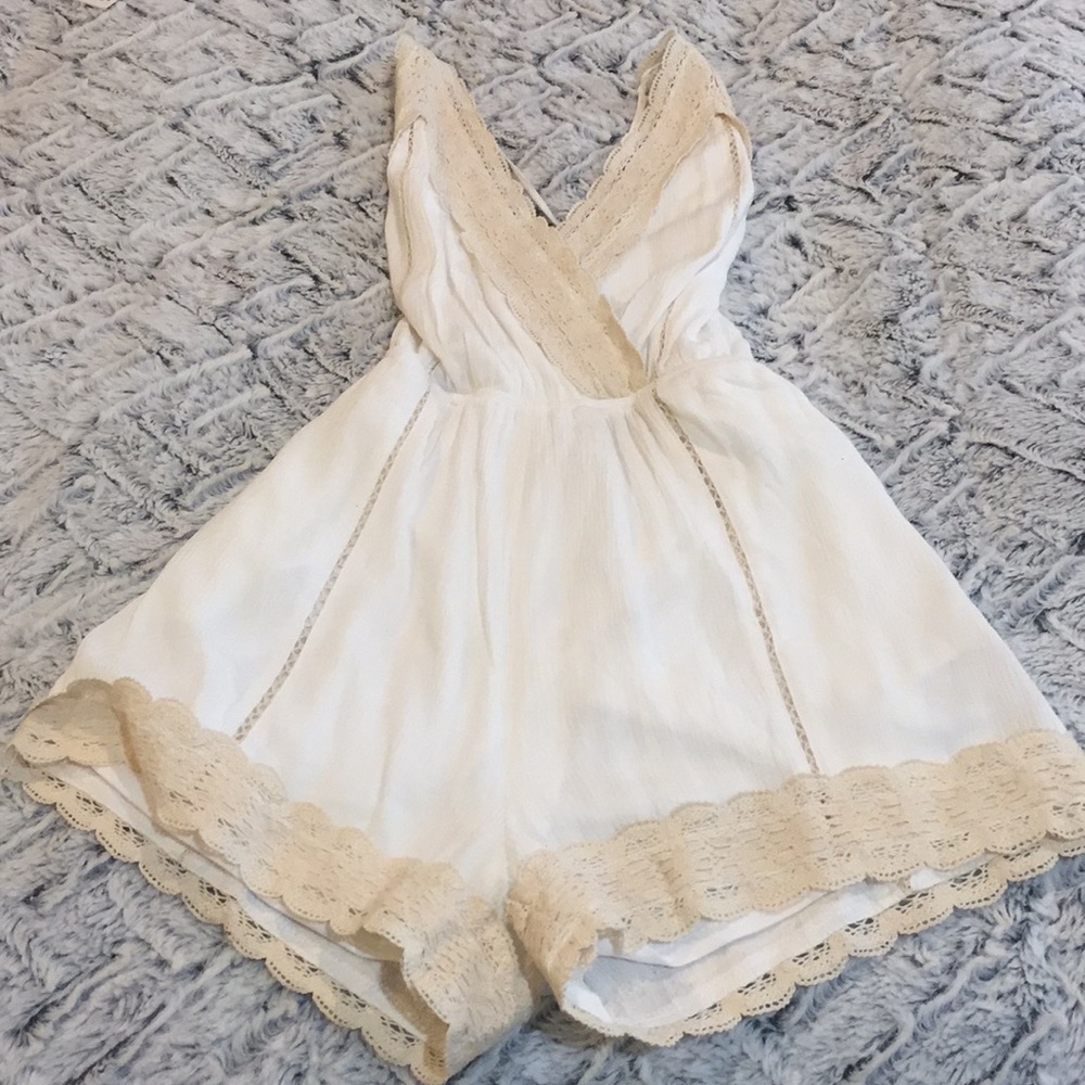 Lace romper with open lace back - Picture 2 of 5